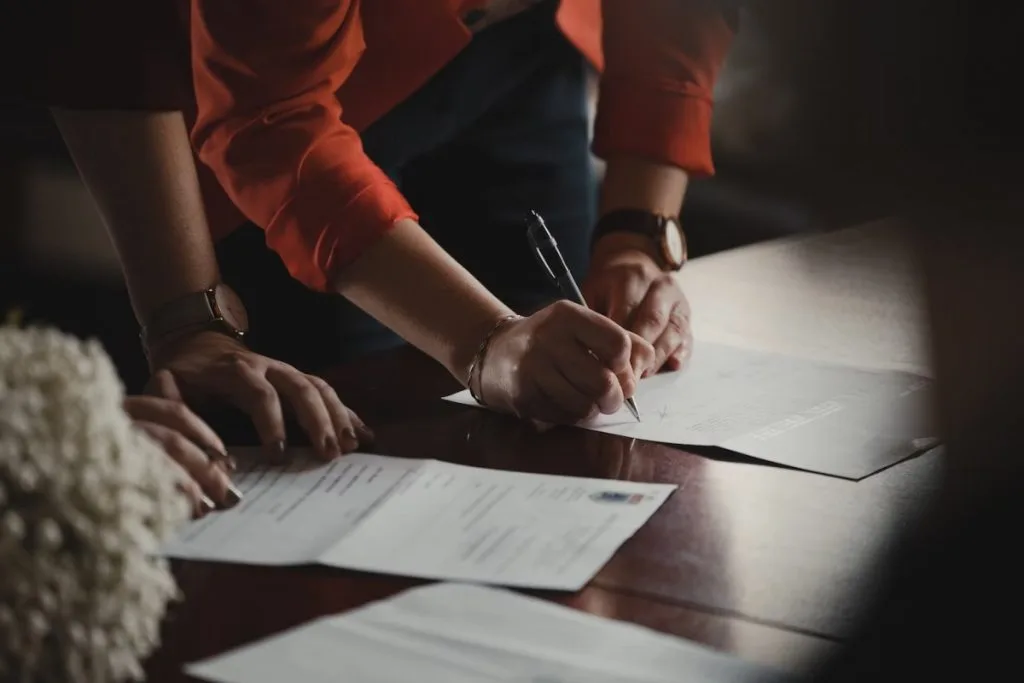 quién puede solicitar una certificación contable de ingresos