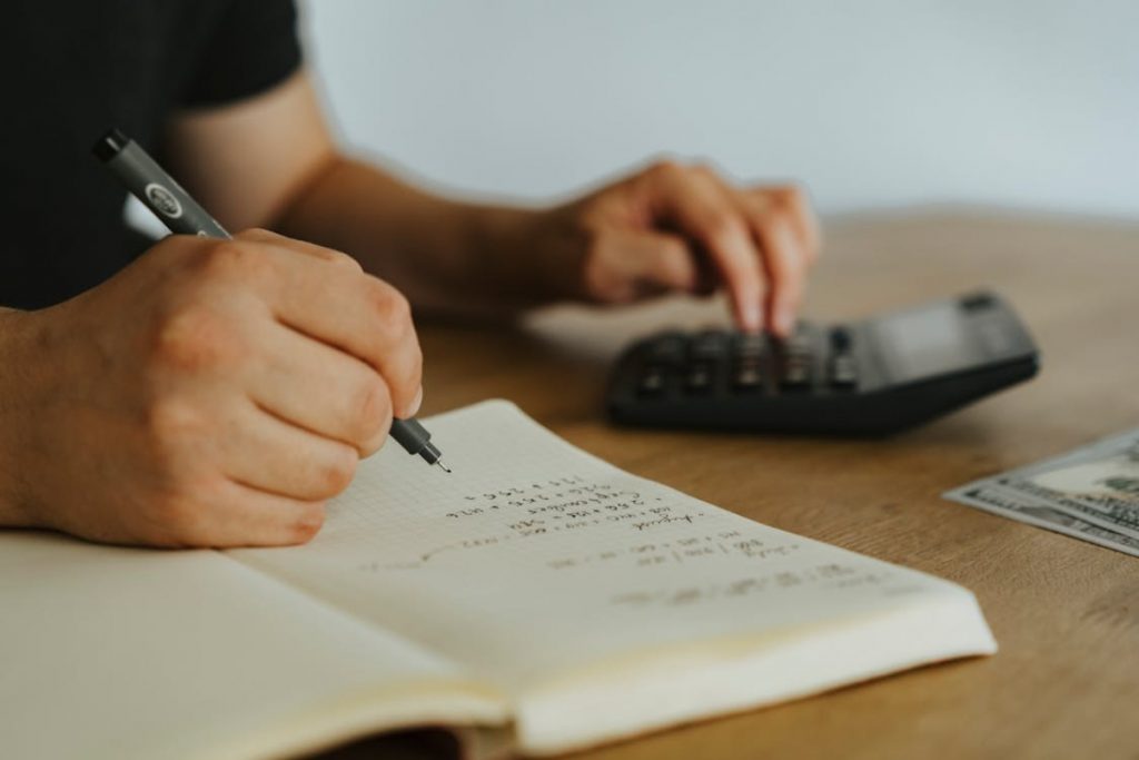 qué son los impuestos progresivos y regresivos 